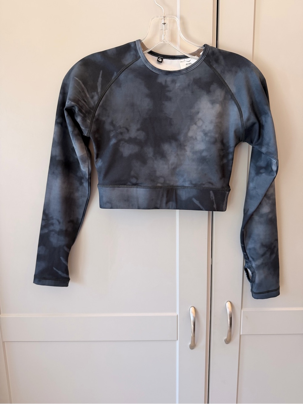 AYBL Black Tie-Dye Cropped Long Sleeve Athletic Top With Thumb Hole - Picture 2 of 4